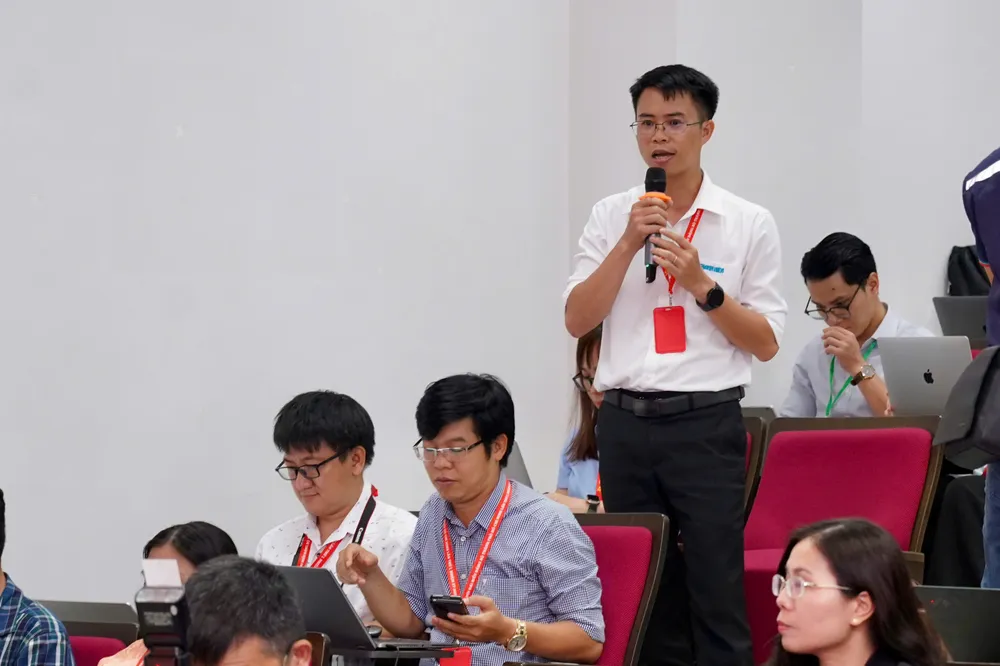 Phóng viên các cơ quan báo chí đặt câu hỏi. Ảnh: HOÀNG HÙNG 433919789166971826(2).jpg