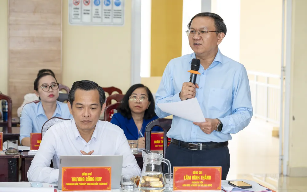 Giám đốc Sở KH-CN TPHCM Lâm Đình Thắng phát biểu. Ảnh: MẠNH THẮNG Đồng chí Lâm Đình Thắng, Giám đốc Sở Khoa học - Công nghệ phát biểu tại hội nghị.jpg