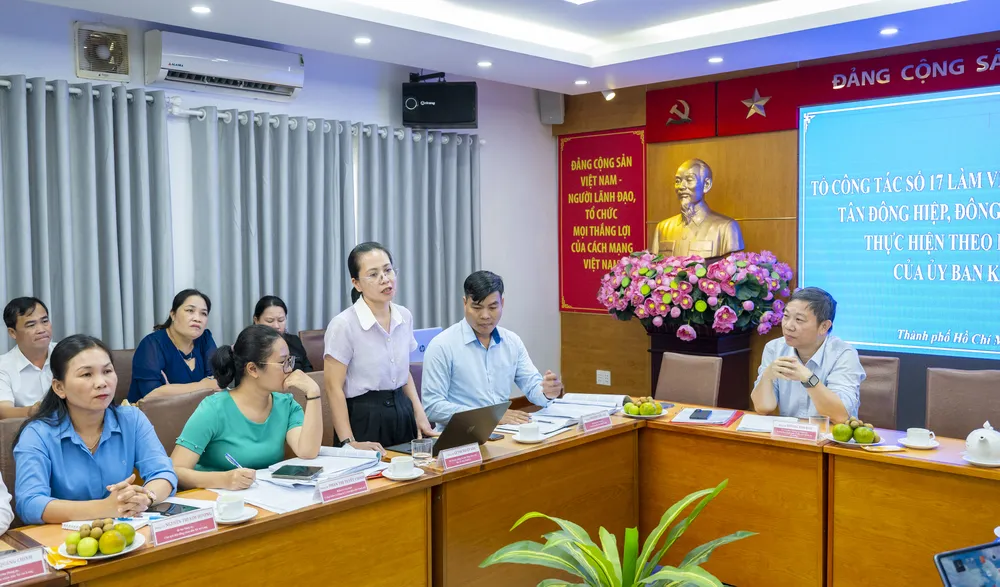 Đồng chí Lê Thị Tuyết Vân, Phó Trưởng Phòng Công tác Đảng - Đảng viên (Ban Tổ chức Thành ủy) giải đáp một số ý kiến xoay quanh công tác nhân sự. Ảnh: MẠNH THẮNG Đồng chí Lê Thị Tuyết Vân, Phó Trưởng Phòng Công tác Đảng, Đảng viên, Ban Tổ chức Thành ủy giải đáp một số ý kiến xoay quanh công tác nhân sự.jpg