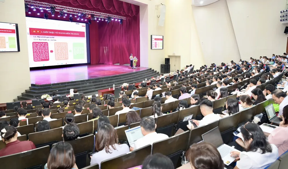 Các học viên sẽ nghe và thảo luận 9 chuyên đề nghiệp vụ chuyên sâu. Ảnh: VĂN MINH DSC_8463.jpeg