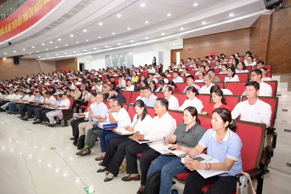 Các học viên tham gia lớp bồi dưỡng. Ảnh: VĂN MINH DSC_8468.jpeg