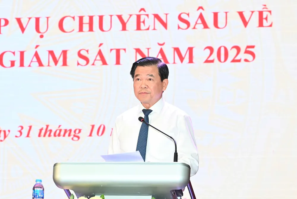 Phó Chủ nhiệm UBKT Trung ương Nguyễn Hồng Lĩnh phát biểu. Ảnh: VIỆT DŨNG cea5e9510e15824bdb04.jpg