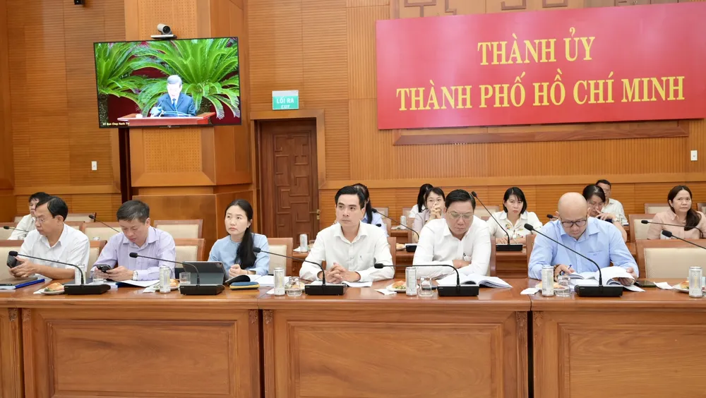 Ügynökségek és egységek vezetői a konferencián a Ho Si Minh-városi Pártbizottság üléstermében. Fotó: VAN MINH DSC_5764.jpeg