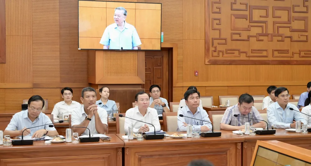 Ügynökségek és egységek vezetői a konferencián a Ho Si Minh-városi Pártbizottság üléstermében. Fotó: VAN MINH DSC_5827.jpeg