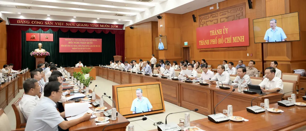 Ügynökségek és egységek vezetői a konferencián a Ho Si Minh-városi Pártbizottság üléstermében. Fotó: VAN MINH DSC_5849.jpeg