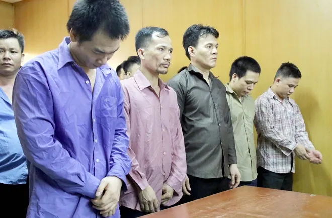 Băng bảo kê người chuyển giới bán dâm lãnh án ảnh 1