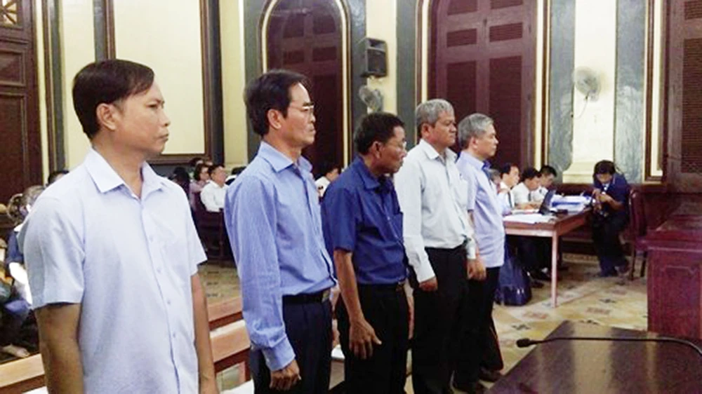 Đề nghị tuyên nguyên Phó Thống đốc Ngân hàng Nhà nước Đặng Thanh Bình 4-5 năm tù ảnh 2 Đề nghị tuyên nguyên Phó Thống đốc Ngân hàng Nhà nước Đặng Thanh Bình 4-5 năm tù ảnh 2