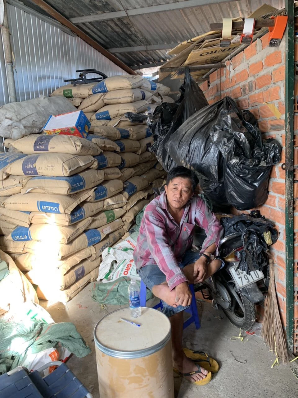 Công an TPHCM triệt phá nhiều đường dây buôn bán hàng nhập lậu ảnh 2 Công an TPHCM triệt phá nhiều đường dây buôn bán hàng nhập lậu ảnh 2