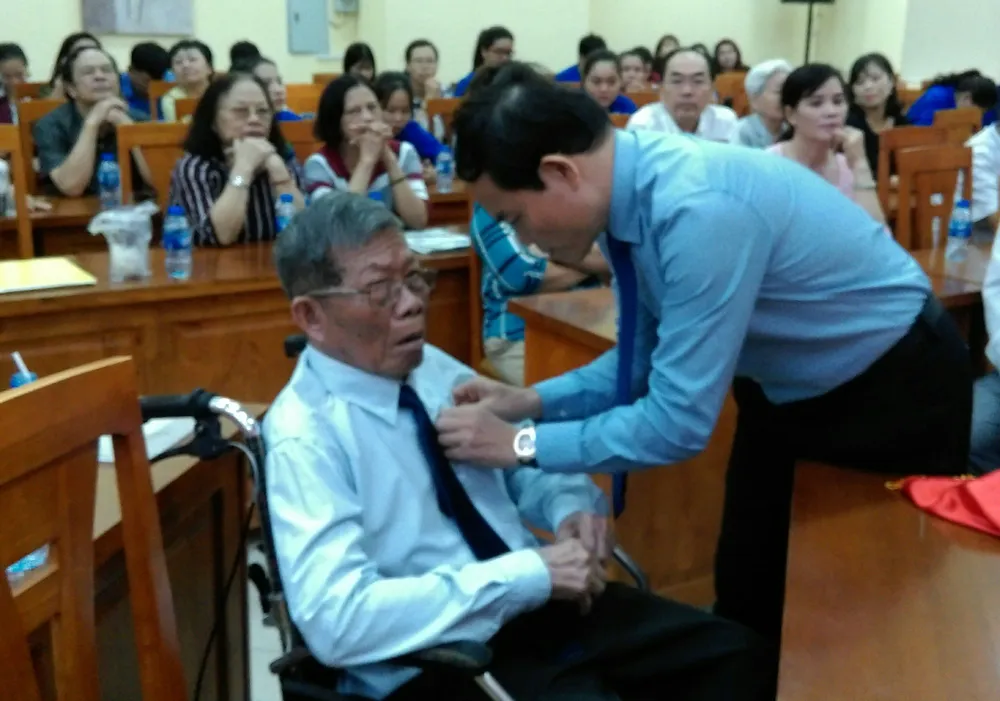 Trao Huy hiệu Đảng đợt 19-5-2019 ảnh 1