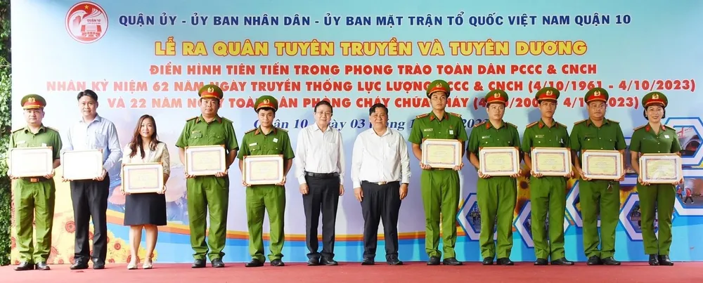 Các tập thể và cá nhân được UBND quận 10 tuyên dương do đạt thành tích xuất sắc trong tổ chức các hoạt động hưởng ứng “Ngày toàn dân PCCC” Các tập thể và cá nhân được UBND quận 10 tuyên dương do đạt thành tích xuất sắc trong tổ chức các hoạt động hưởng ứng “Ngày toàn dân PCCC”