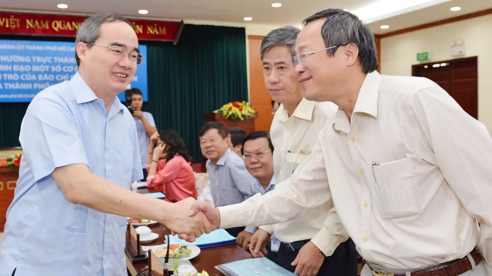 Bí thư Thành ủy TPHCM Nguyễn Thiện Nhân: Chính quyền phải lắng nghe dân, sai phải nhận lỗi! ảnh 1