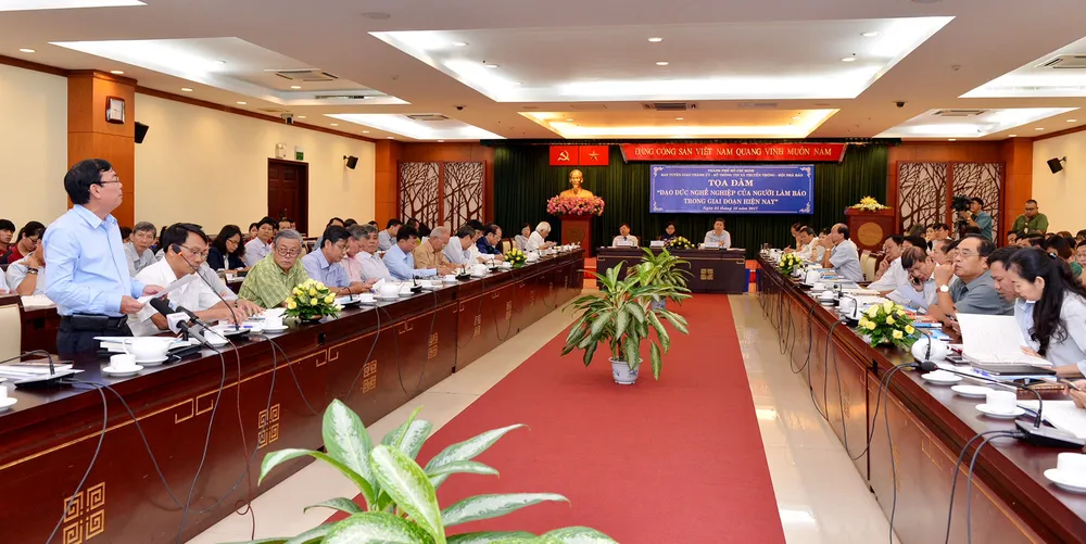 “Chết người” vì đưa tin theo mạng xã hội ảnh 2