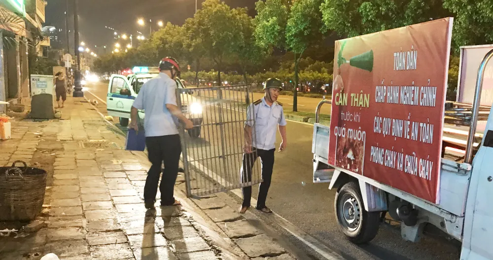 Tạt nước sôi phản ứng khi bị xử lý lấn chiếm vỉa hè ảnh 2