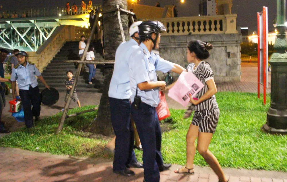 Tạt nước sôi phản ứng khi bị xử lý lấn chiếm vỉa hè ảnh 4