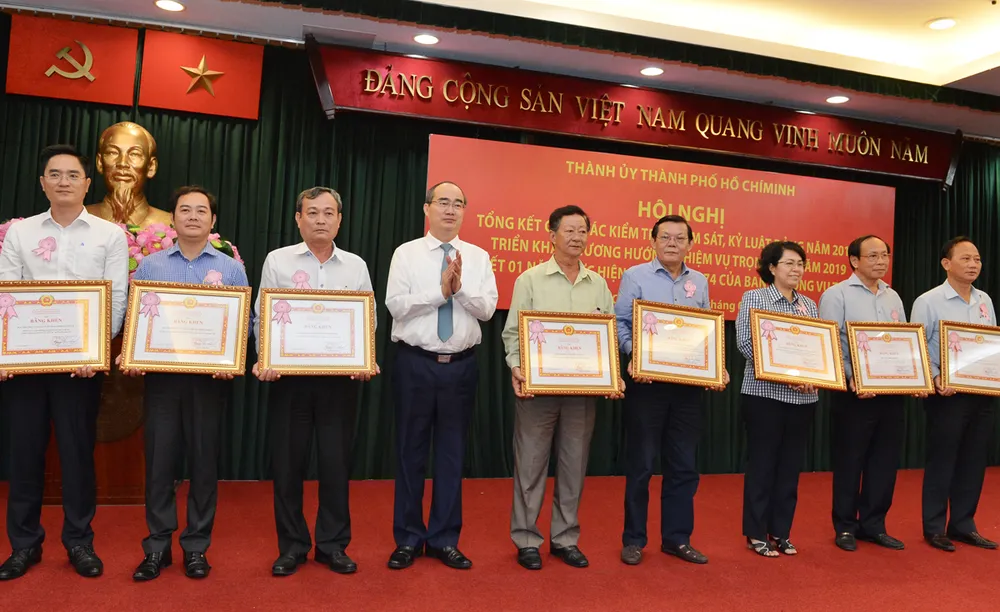 Bí thư Thành ủy TPHCM Nguyễn Thiện Nhân: Công bố sai phạm thường xuyên để ngăn ngừa vi phạm ảnh 3 Bí thư Thành ủy TPHCM Nguyễn Thiện Nhân: Công bố sai phạm thường xuyên để ngăn ngừa vi phạm ảnh 3