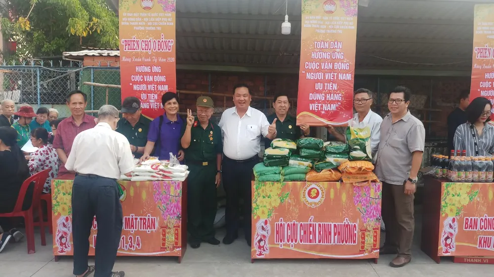 “Phiên chợ 0 đồng” cho những hộ nghèo, khó khăn ảnh 2 “Phiên chợ 0 đồng” cho những hộ nghèo, khó khăn ảnh 2