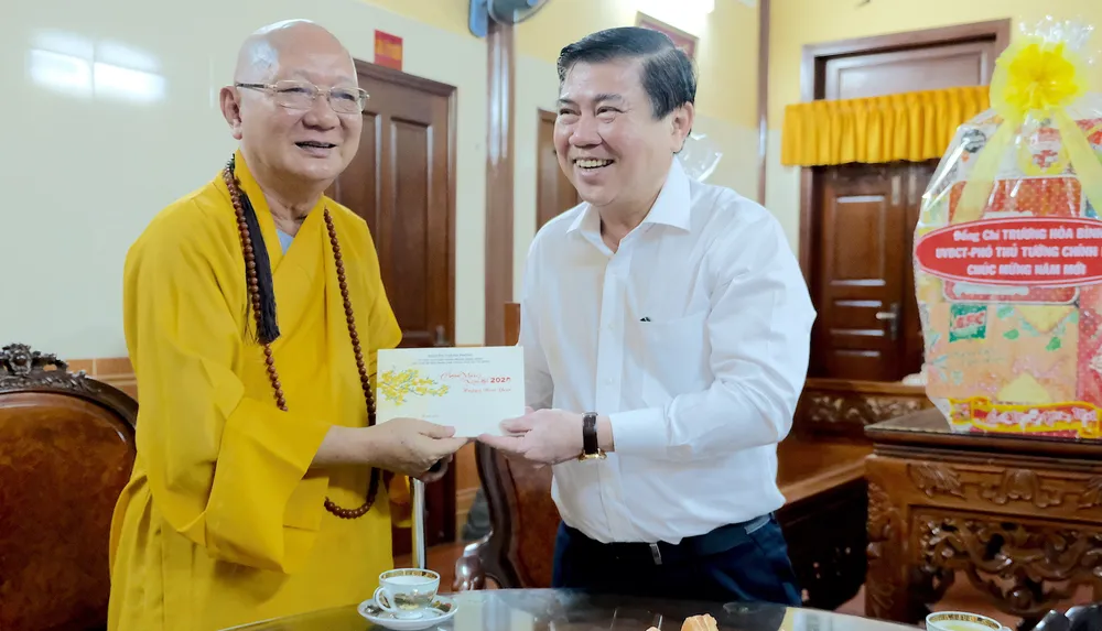 Chủ tịch UBND TPHCM Nguyễn Thành Phong thăm, chúc tết người dân Khu Công nghệ cao ảnh 5 Chủ tịch UBND TPHCM Nguyễn Thành Phong thăm, chúc tết người dân Khu Công nghệ cao ảnh 5
