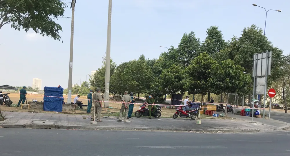 Phạt người tụ tập thả diều, hàng quán ăn uống không ngừng kinh doanh ảnh 1 Phạt người tụ tập thả diều, hàng quán ăn uống không ngừng kinh doanh ảnh 1