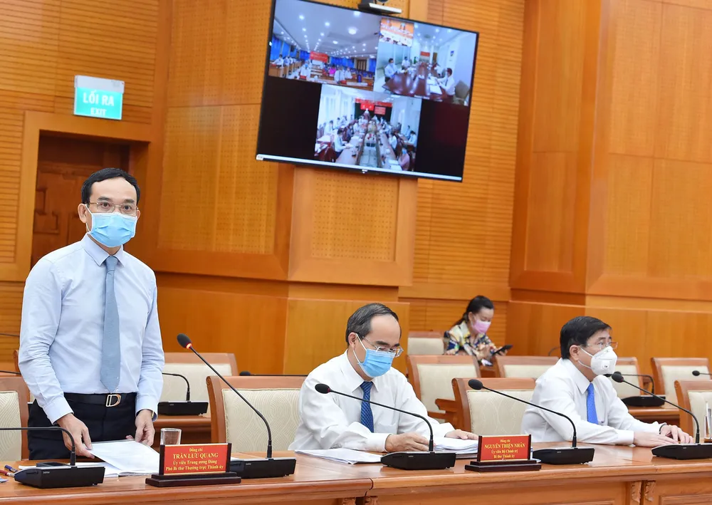 Bí thư Thành ủy TPHCM: Từng bước đưa sản xuất, sinh hoạt tại TPHCM trở lại bình thường ảnh 4 Bí thư Thành ủy TPHCM: Từng bước đưa sản xuất, sinh hoạt tại TPHCM trở lại bình thường ảnh 4