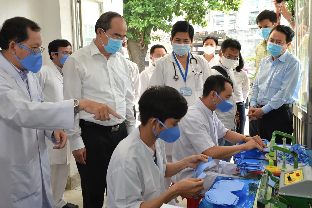 Bí thư Thành ủy TPHCM: Kiểm soát dòng người vào TPHCM để chung sống an toàn với Covid-19 ảnh 3 Bí thư Thành ủy TPHCM: Kiểm soát dòng người vào TPHCM để chung sống an toàn với Covid-19 ảnh 3