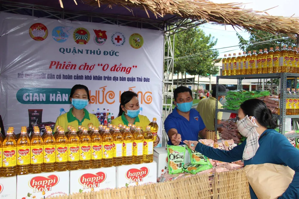 Phiên chợ 0 đồng cạnh ATM gạo nghĩa tình ảnh 1