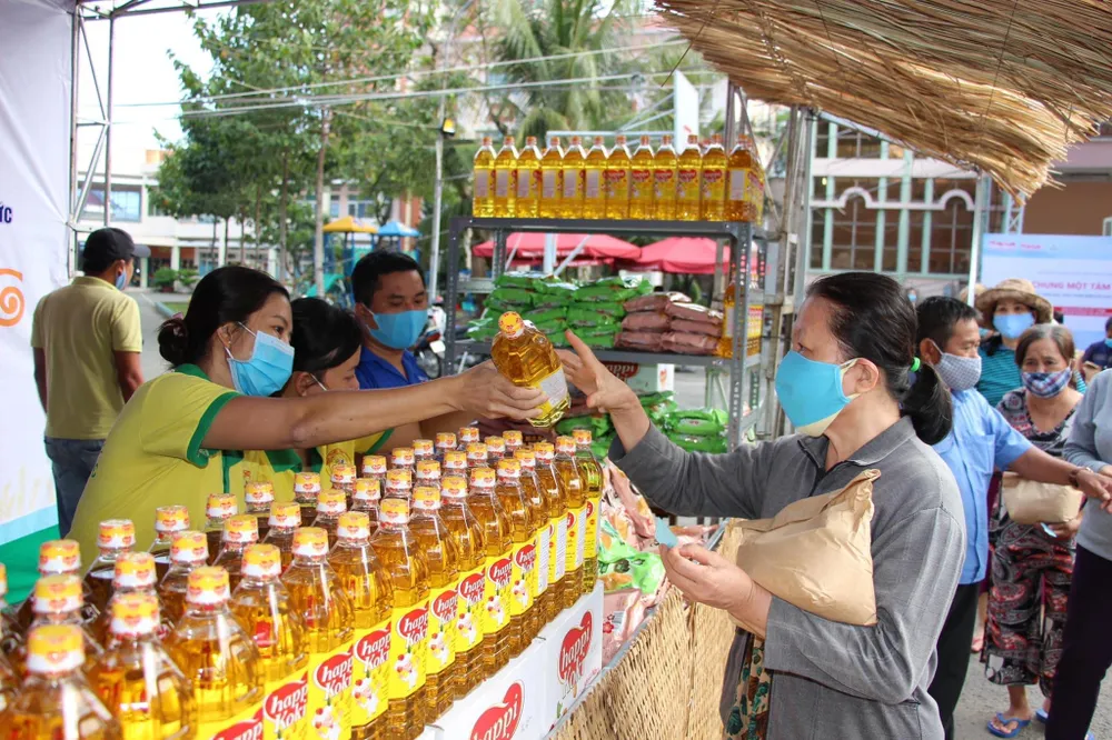 Phiên chợ 0 đồng cạnh ATM gạo nghĩa tình ảnh 3