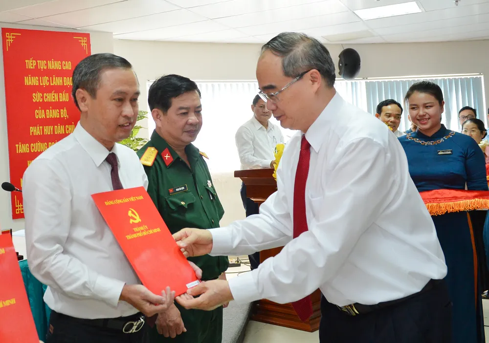 Ban Bí thư chỉ định 1 Ủy viên Ban Thường vụ và 5 Thành ủy viên tại TPHCM ảnh 4