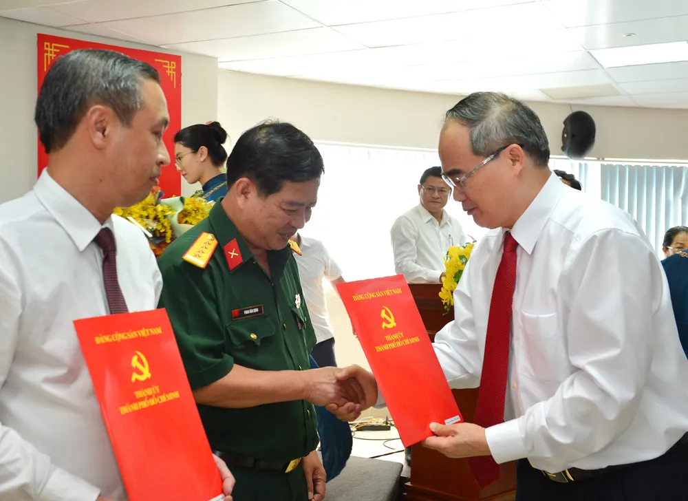 Ban Bí thư chỉ định 1 Ủy viên Ban Thường vụ và 5 Thành ủy viên tại TPHCM ảnh 5