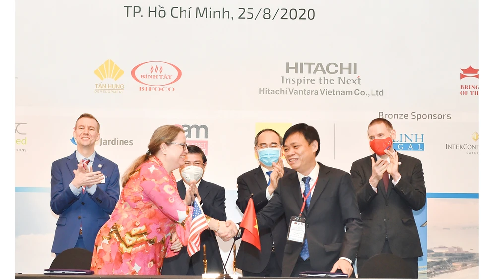 TPHCM luôn đồng hành với nhà đầu tư ảnh 8 TPHCM luôn đồng hành với nhà đầu tư ảnh 8