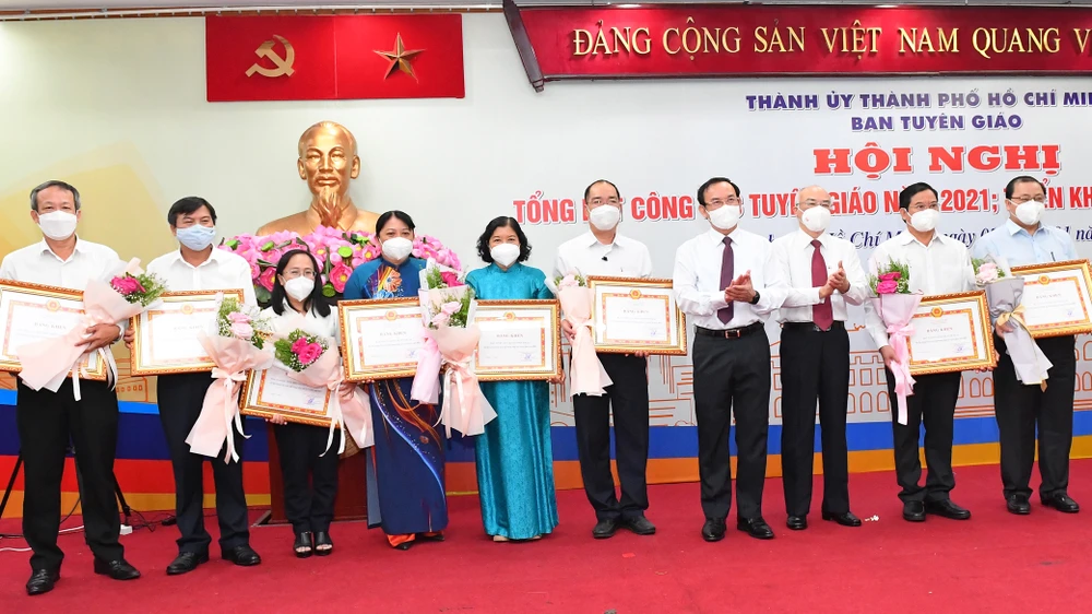 Bí thư Thành ủy TPHCM Nguyễn Văn Nên: Bảo vệ sinh hoạt, đời sống bình thường của người dân trong điều kiện có dịch, có bệnh ảnh 2 Bí thư Thành ủy TPHCM Nguyễn Văn Nên: Bảo vệ sinh hoạt, đời sống bình thường của người dân trong điều kiện có dịch, có bệnh ảnh 2