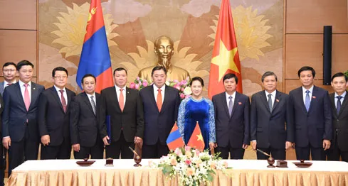 Chủ tịch Quốc hội Nguyễn Thị Kim Ngân, Chủ tịch Quốc hội Mông Cổ Miyegombo Enkhbold và các đại biểu tham gia Hội đàm