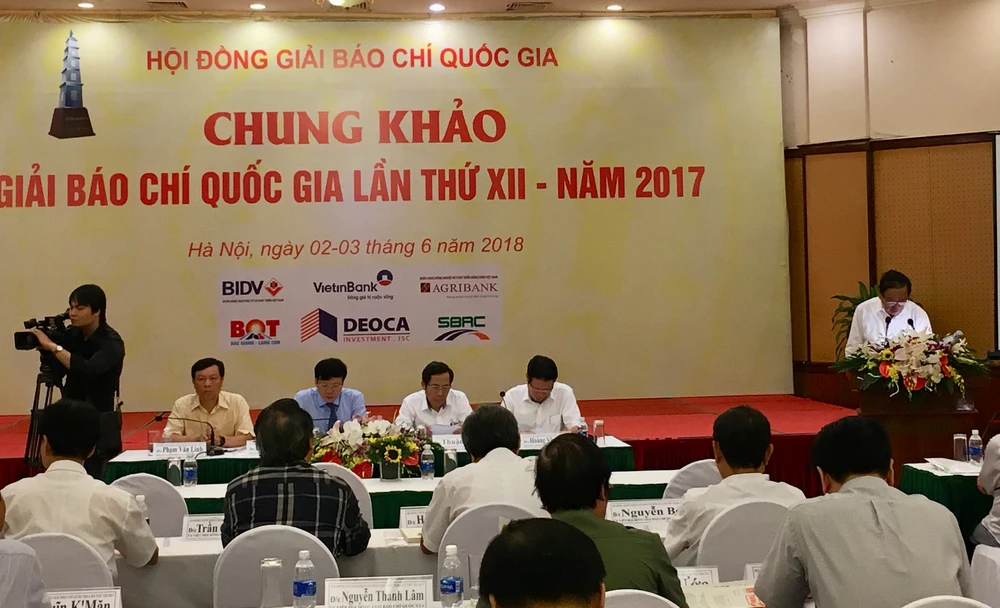 Quang cảnh phiên làm việc 