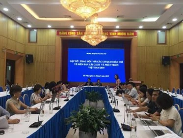 Quang cảnh buổi trao đổi thông tin về VRDF 2019