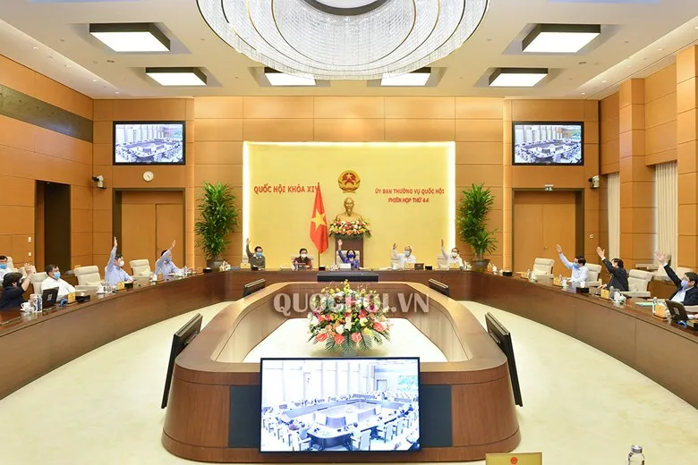 UBTVQH biểu quyết thông qua nghị quyết tại phiên họp thứ 44