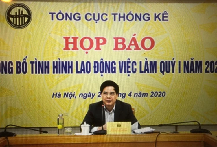 Phó Tổng cục trưởng TCTK Phạm Quang Vinh chủ trì buổi Họp báo.