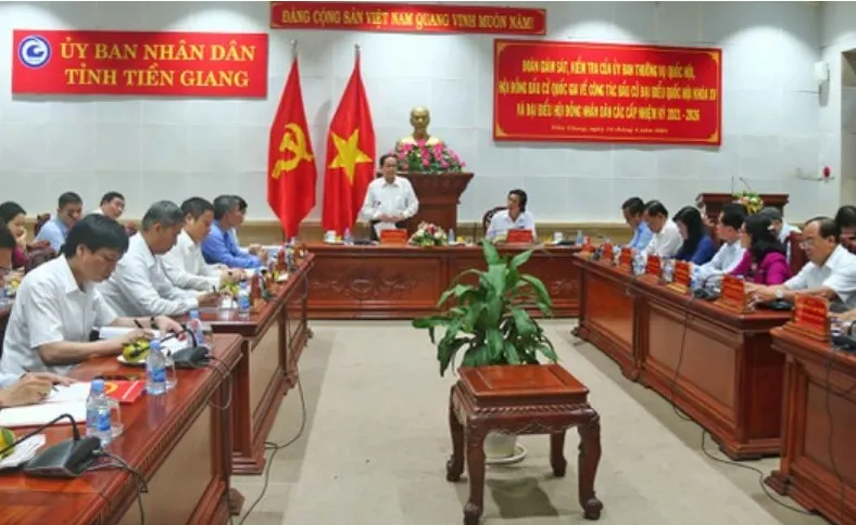 Chủ tịch Quốc hội Vương Đình Huệ kiểm tra công tác chuẩn bị bầu cử tại Quảng Ninh  ​ ảnh 1