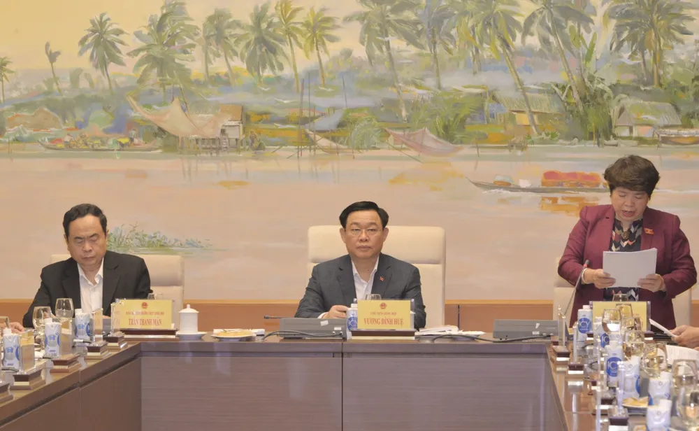 Chủ tịch Quốc hội Vương Đình Huệ làm việc với Uỷ ban Về các vấn đề xã hội