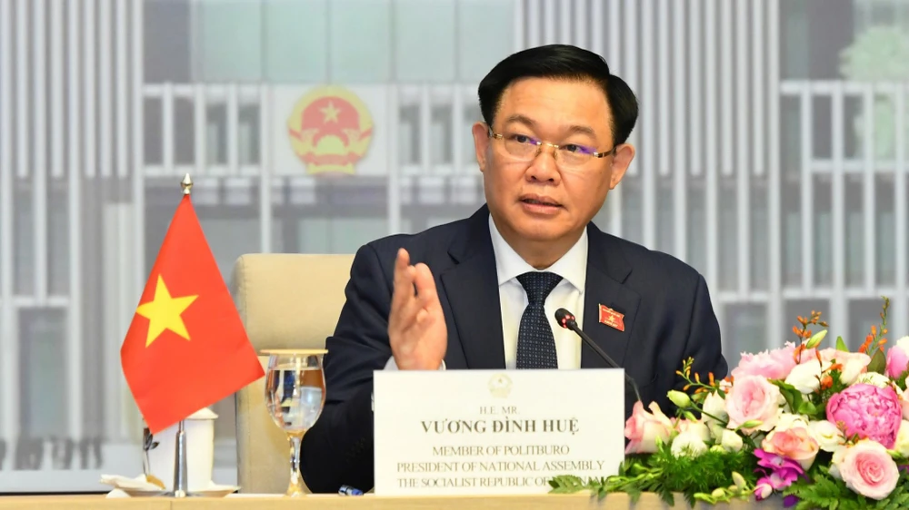 Chủ tịch Quốc hội Vương Đình Huệ khẳng định, Quốc hội Việt Nam ủng hộ và sẵn sàng phối hợp chặt chẽ với Hội đồng Lập pháp Brunei. Ảnh: VIẾT CHUNG