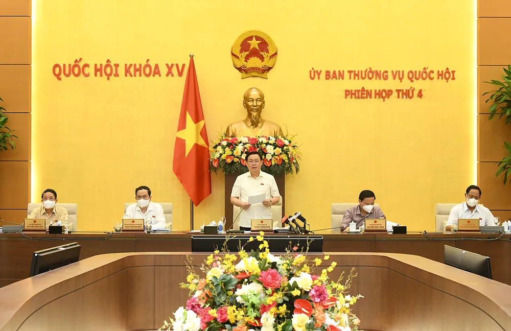 Chủ tịch Quốc hội Vương Đình Huệ phát biểu bế mạc phiên họp. Ảnh: VIẾT CHUNG