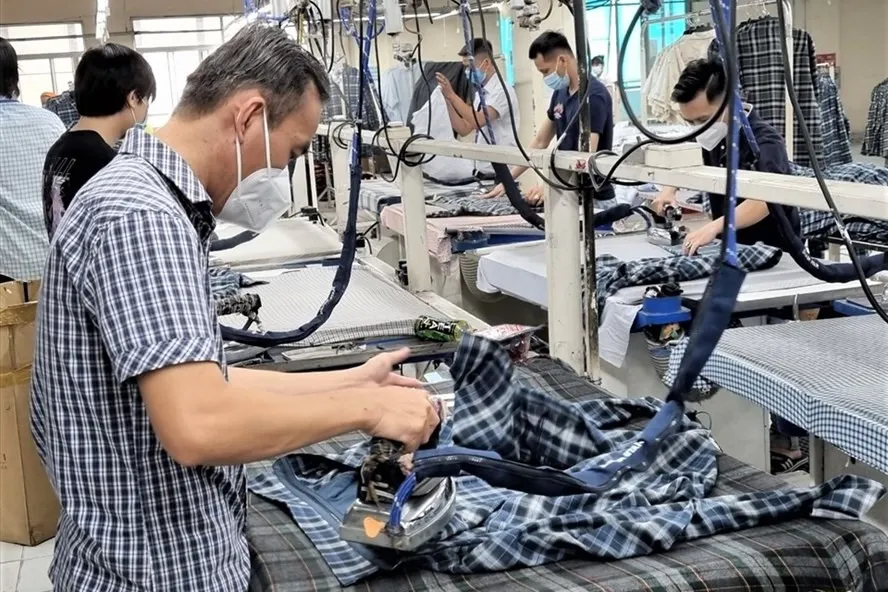 Muộn nhất vào ngày 30-11-2021, cơ quan bảo hiểm xã hội phải chi trả tiền hỗ trợ cho người lao động tại doanh nghiệp