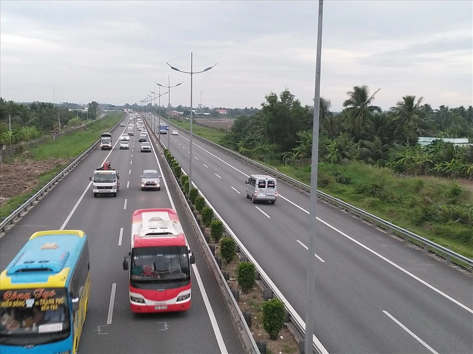 Khi hoàn thành công trình cao tốc này, sẽ có 4 tuyến đường song song trục Bắc-Nam