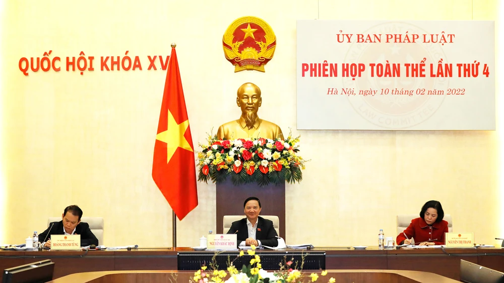 Phó Chủ tịch Quốc hội Nguyễn Khắc Định dự phiên họp toàn thể của Ủy ban Pháp luật của Quốc hội