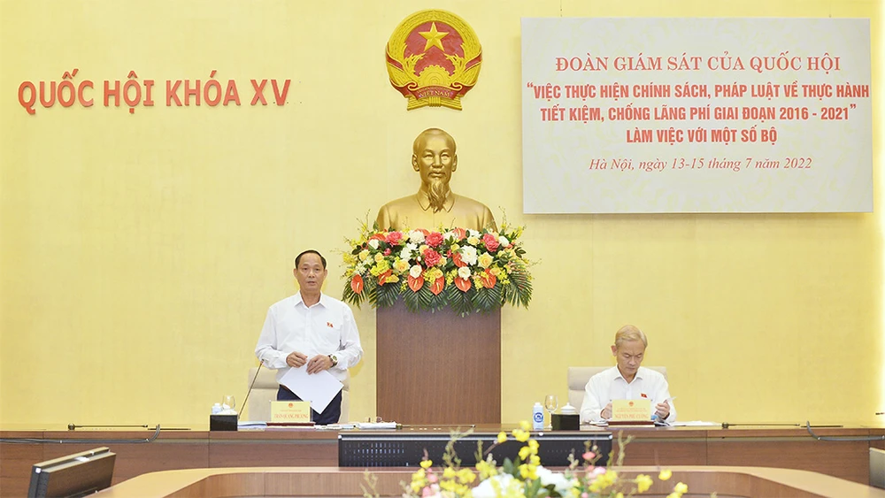 Phó Chủ tịch Quốc hội Trần Quang Phương chủ trì làm việc với Bộ Nội vụ về thực hành tiết kiệm, chống lãng phí ​