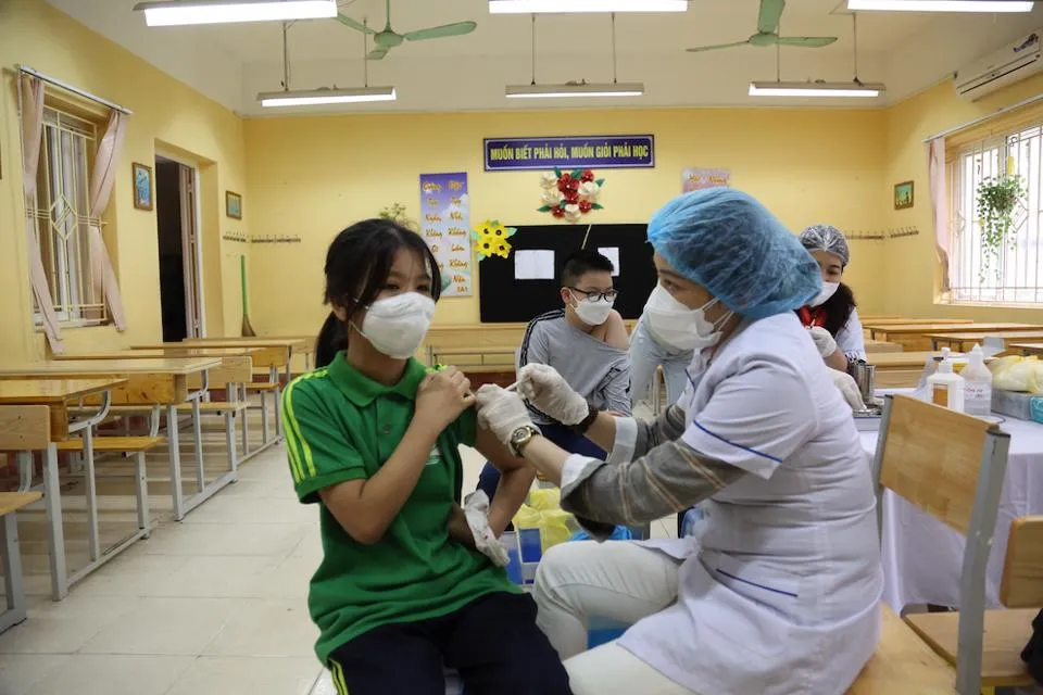 Tỷ lệ tiêm mũi 2 ở nhóm trẻ từ 5 - 11 tuổi còn thấp là một trong những nguyên nhân khiến lượng vaccine còn dư khá lớn