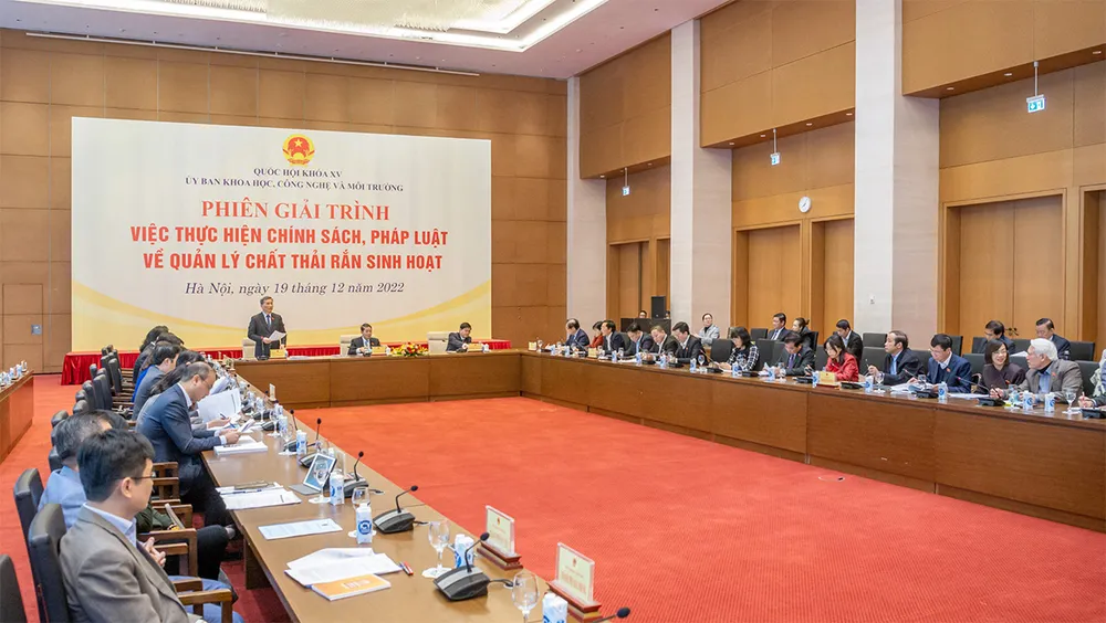 Quang cảnh phiên giải trình