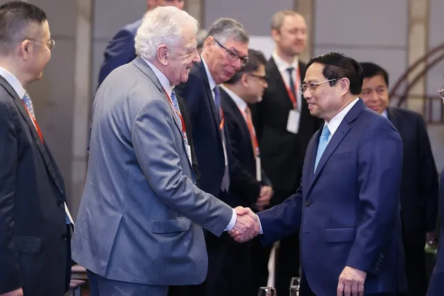 Thủ tướng Phạm Minh Chính trao đổi với các nhà đầu tư nước ngoài Thủ tướng Phạm Minh Chính trao đổi với các nhà đầu tư nước ngoài