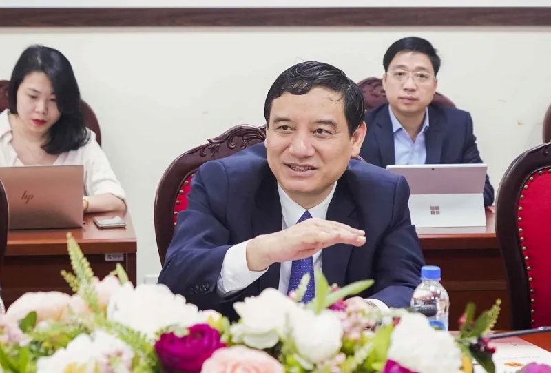 Chủ nhiệm Ủy ban Văn hóa, Giáo dục Nguyễn Đắc Vinh Chủ nhiệm Ủy ban Văn hóa, Giáo dục Nguyễn Đắc Vinh