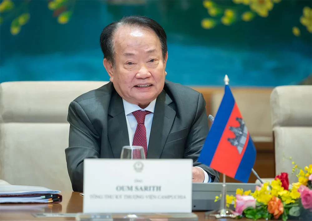 Tổng Thư ký Thượng viện Vương quốc Campuchia Oum Sarith Tổng Thư ký Thượng viện Vương quốc Campuchia Oum Sarith