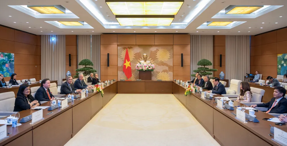 Chủ tịch Quốc hội Vương Đình Huệ tiếp Đoàn Nghị sĩ Hoa Kỳ do Thượng Nghị sĩ Jeff Merkley dẫn đầu sang thăm và làm việc tại Việt Nam