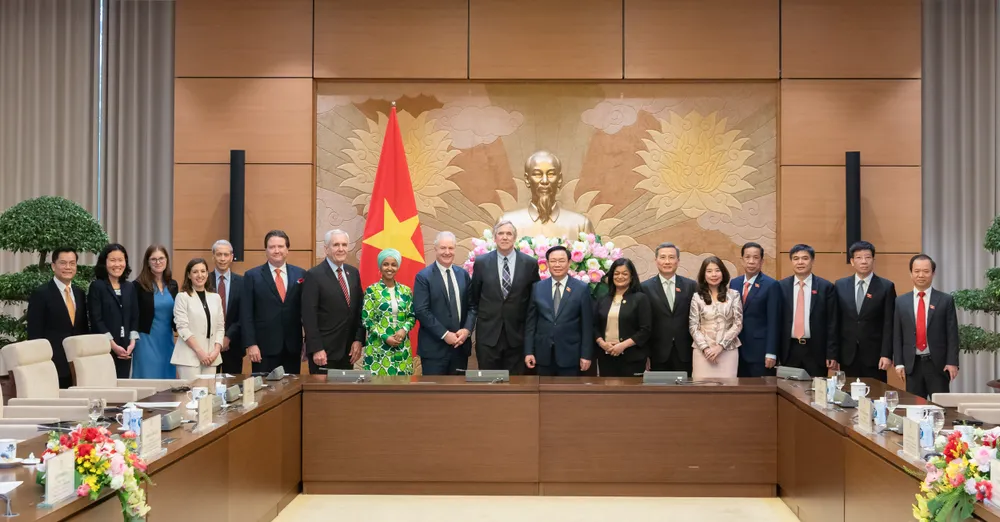 Chủ tịch Quốc hội Vương Đình Huệ và các đại biểu dự buổi làm việc